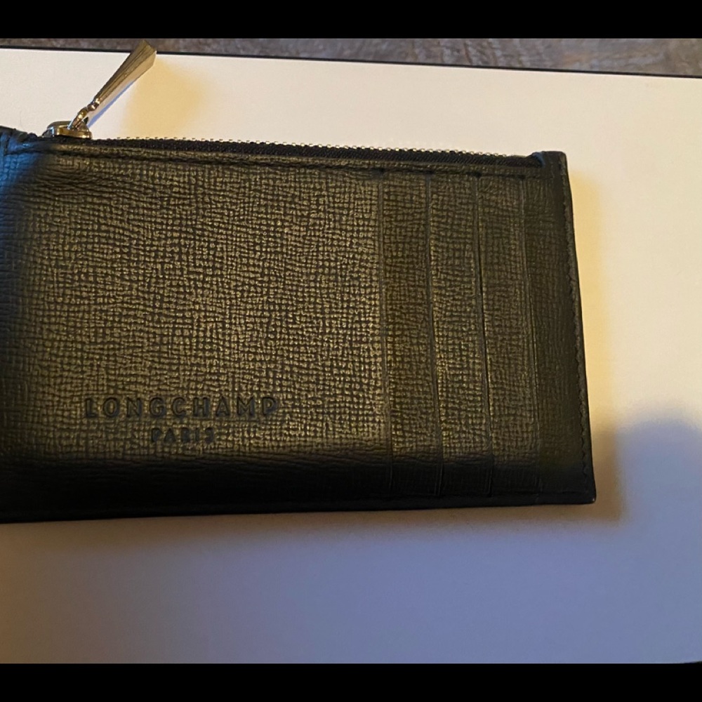 Longchamp Le Foulonné credit card wallet with zipper.
